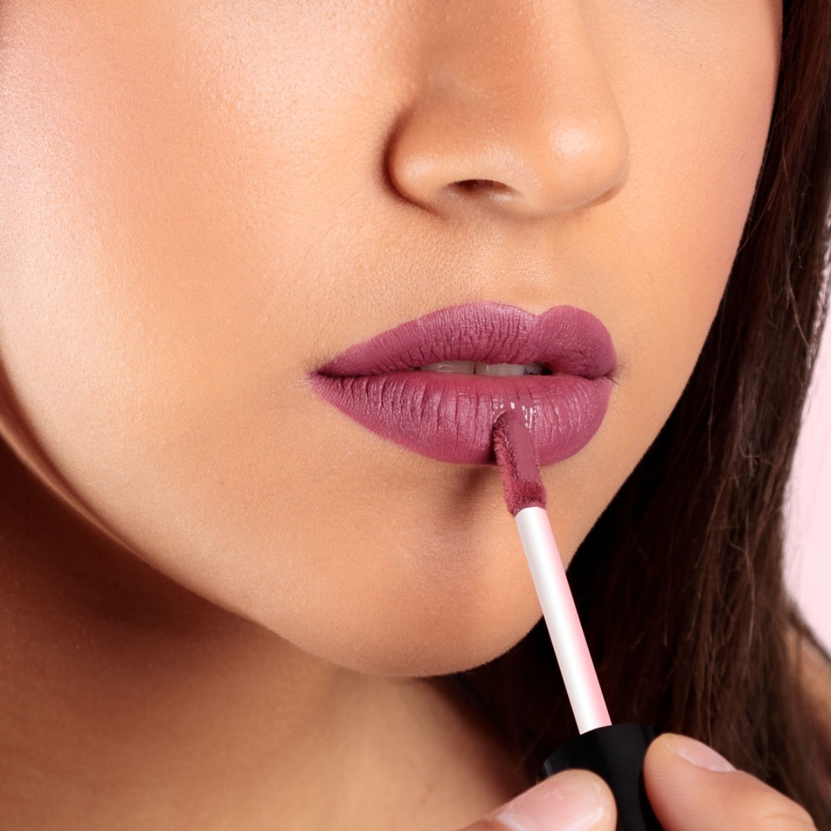 Girl applying LIPSAX in the shade SELFIE